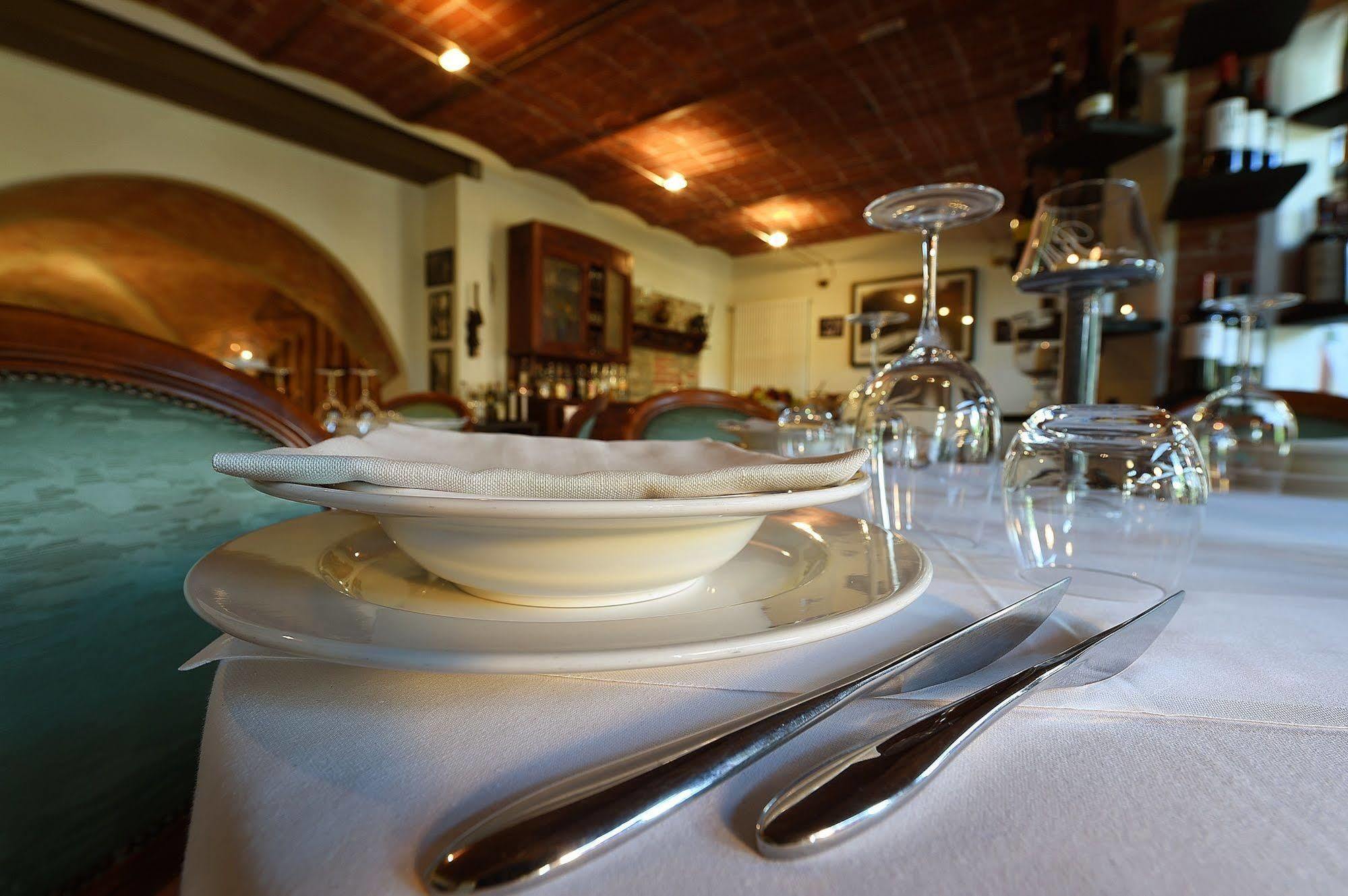 Agriturismo San Martino Clavesana ภายนอก รูปภาพ