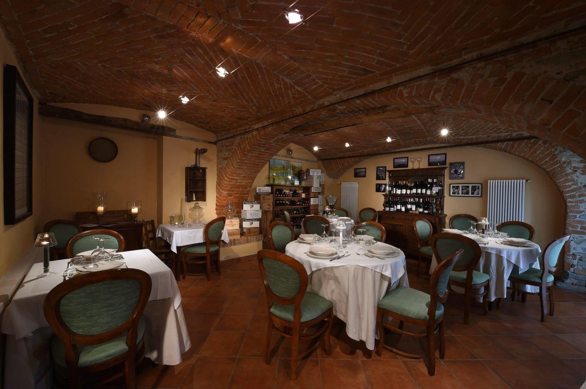 Agriturismo San Martino Clavesana ภายนอก รูปภาพ