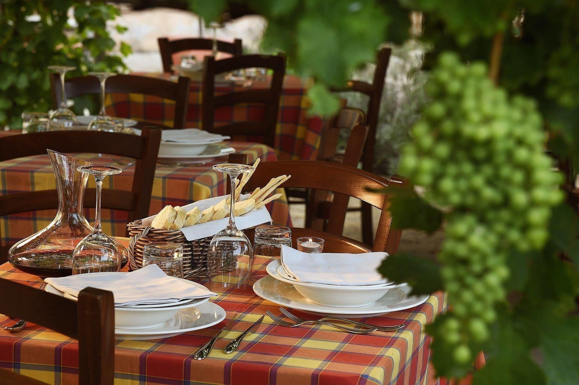 Agriturismo San Martino Clavesana ภายนอก รูปภาพ