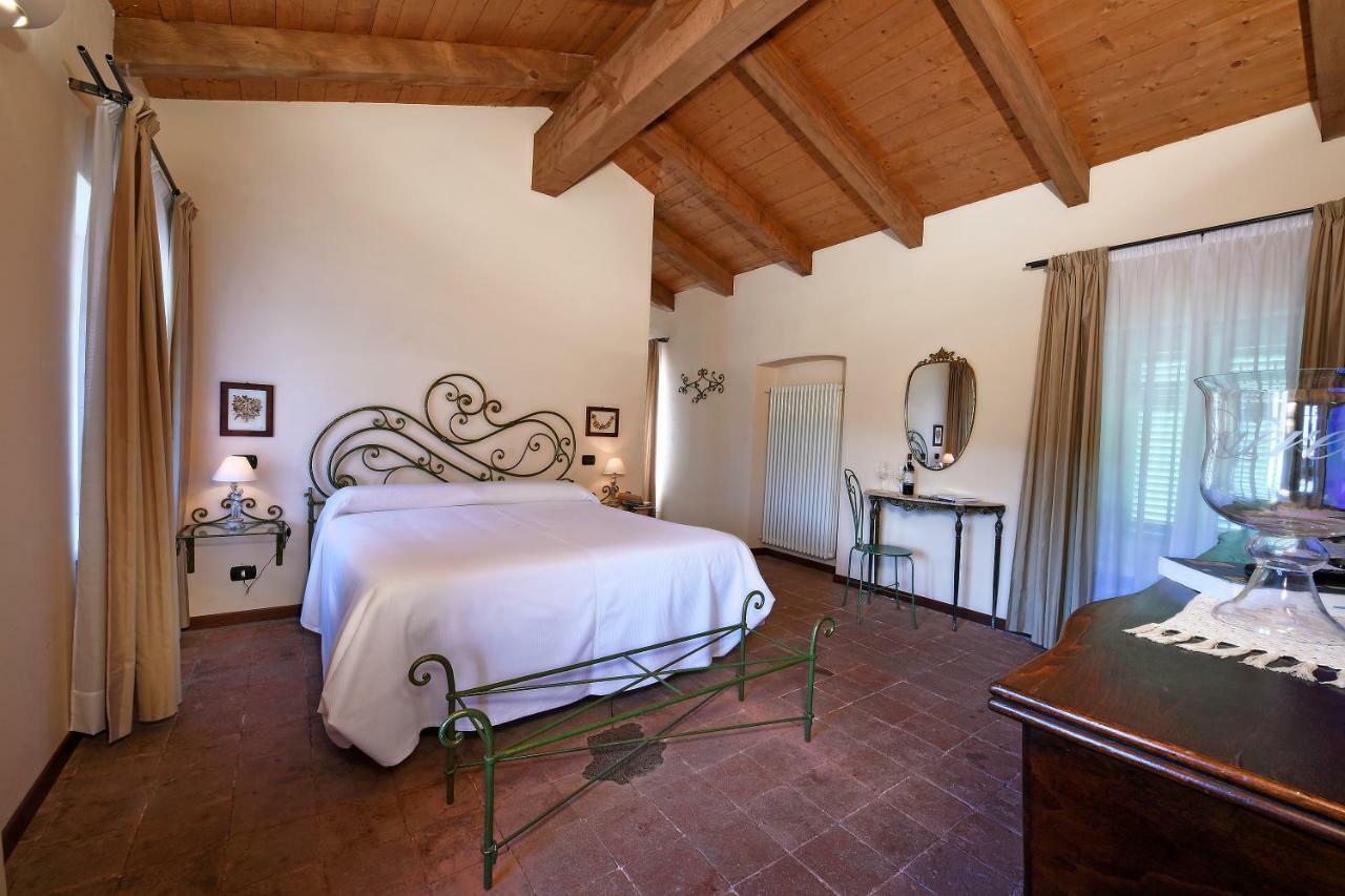 Agriturismo San Martino Clavesana ภายนอก รูปภาพ